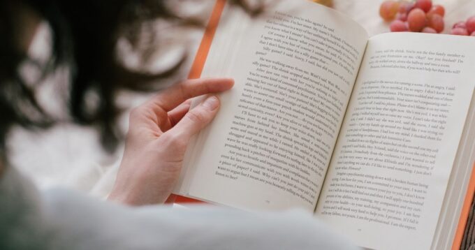 Doháníte dárky na poslední chvíli? Pak by se vám mohly hodit naše knižní tipy!